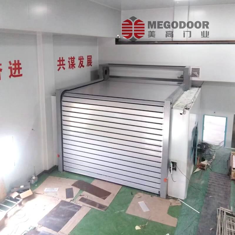 打磨房上配套的7字型涡轮硬质快速门产品：高效防护与车间环境优化的理想选择缩略图