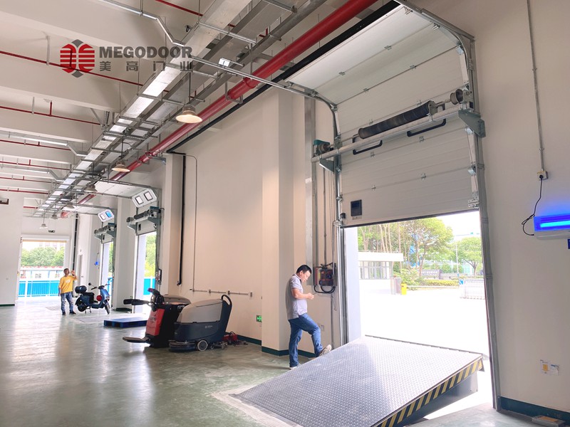 滁州电子厂房电动提升门插图