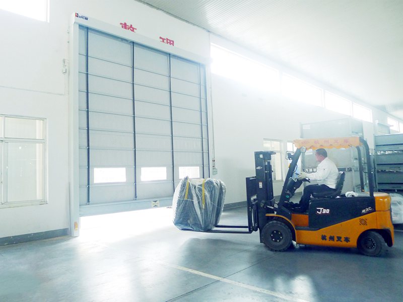 滁州叉车地磁感应快速堆积门：高效、耐用、智能的工业通行解决方案插图1