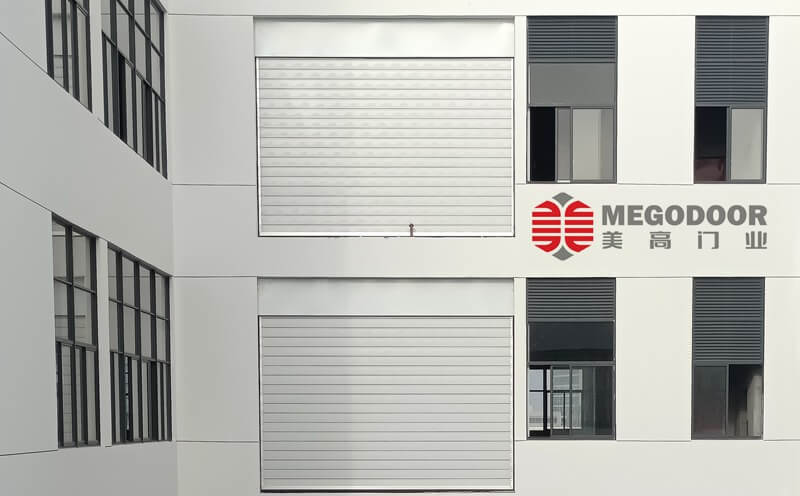 滁州工业设施吊装口安全升级：抗风提升门的技术革新与标准重构缩略图